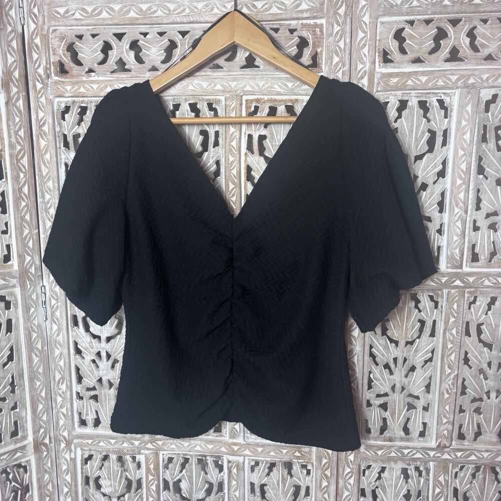 Free People Textured Size XL Black Solid V-Neck Short Puff Sleeve Blouse Cottage